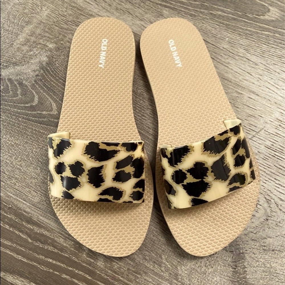 NWOT Old Navy size 8 slip on sandals never worn